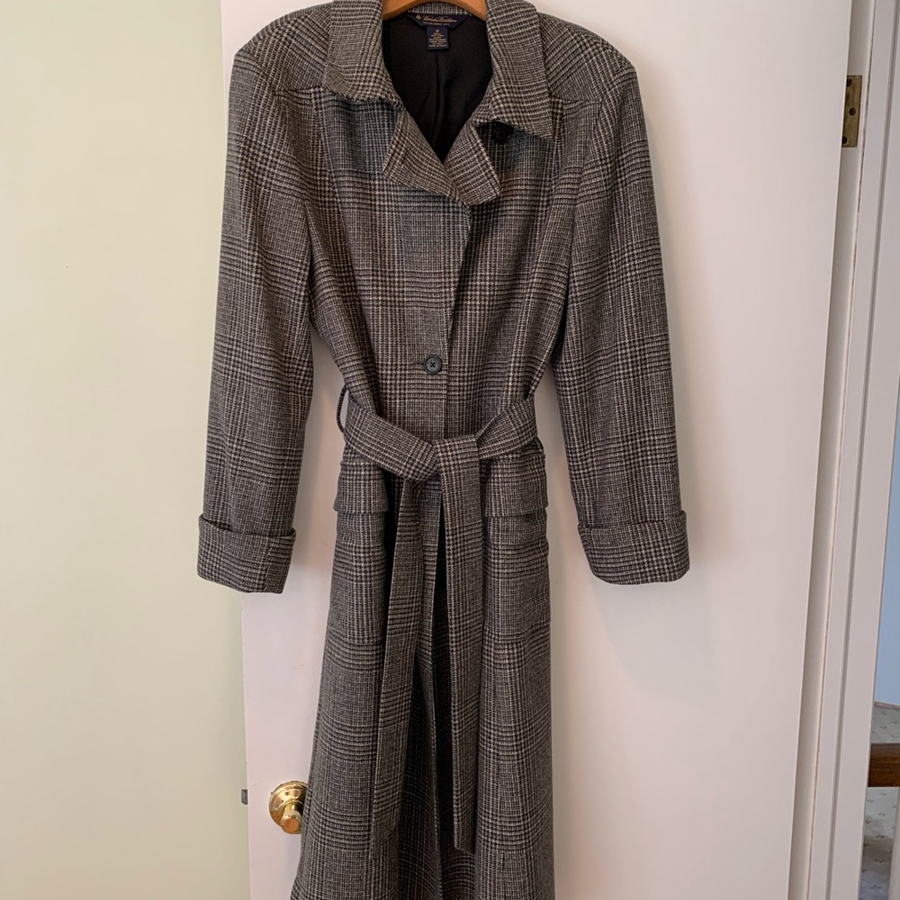 Brooks Brothers Black, Gray, Tan Houndstooth Check Italian Wool Coat. Size 14